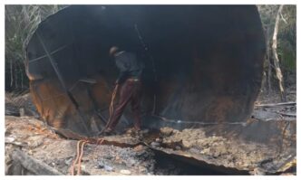 Nigerian Navy dismantles reconstructed illegal refinery
