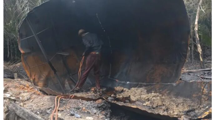 Nigerian Navy dismantles reconstructed illegal refinery