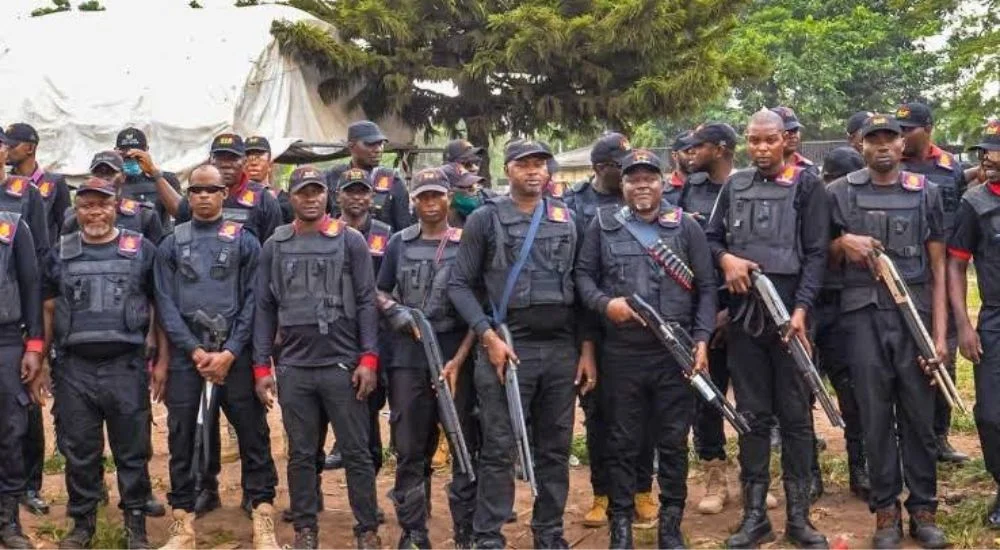 security operatives apprehend suspected fake bank transfer scammer in edo