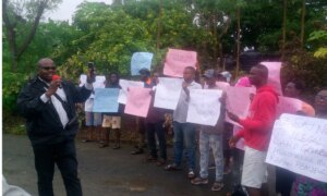 community protests at abia govt house over alleged land grabbing forged documents