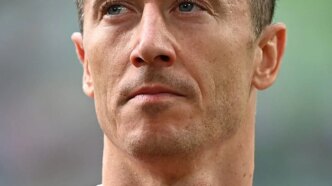 epl man utd told to sign lewandowski