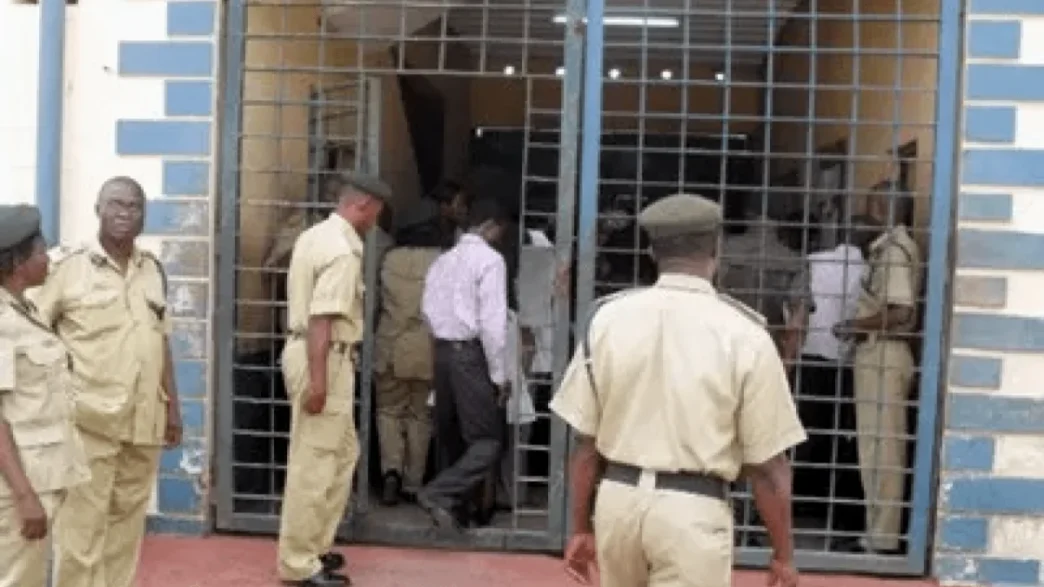 fg receives report on alleged corruption torture in nigerian correctional centres