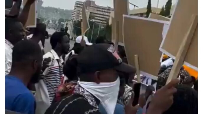 oyo abduction tinubu must go angry protesters storm abuja streets video