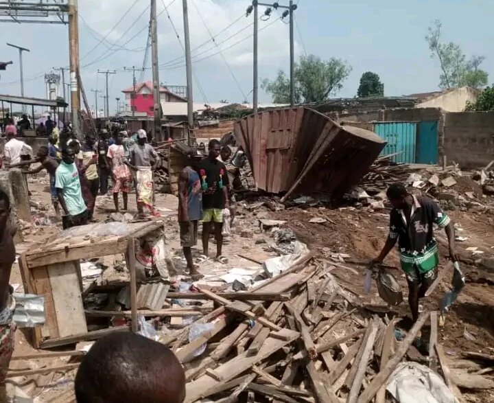ucda demolishes shanties in umuahia says they were hideouts for criminals
